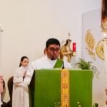 Santità, fidarsi di chi è al volante. Loyce Pinto alla sua prima omelia nella periferia di Roma